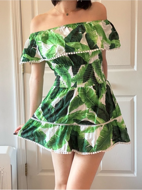 Forever 21 Dresses & Skirts - Tropical Leaf Print Off The Shoulder Vacation Mini Dress
